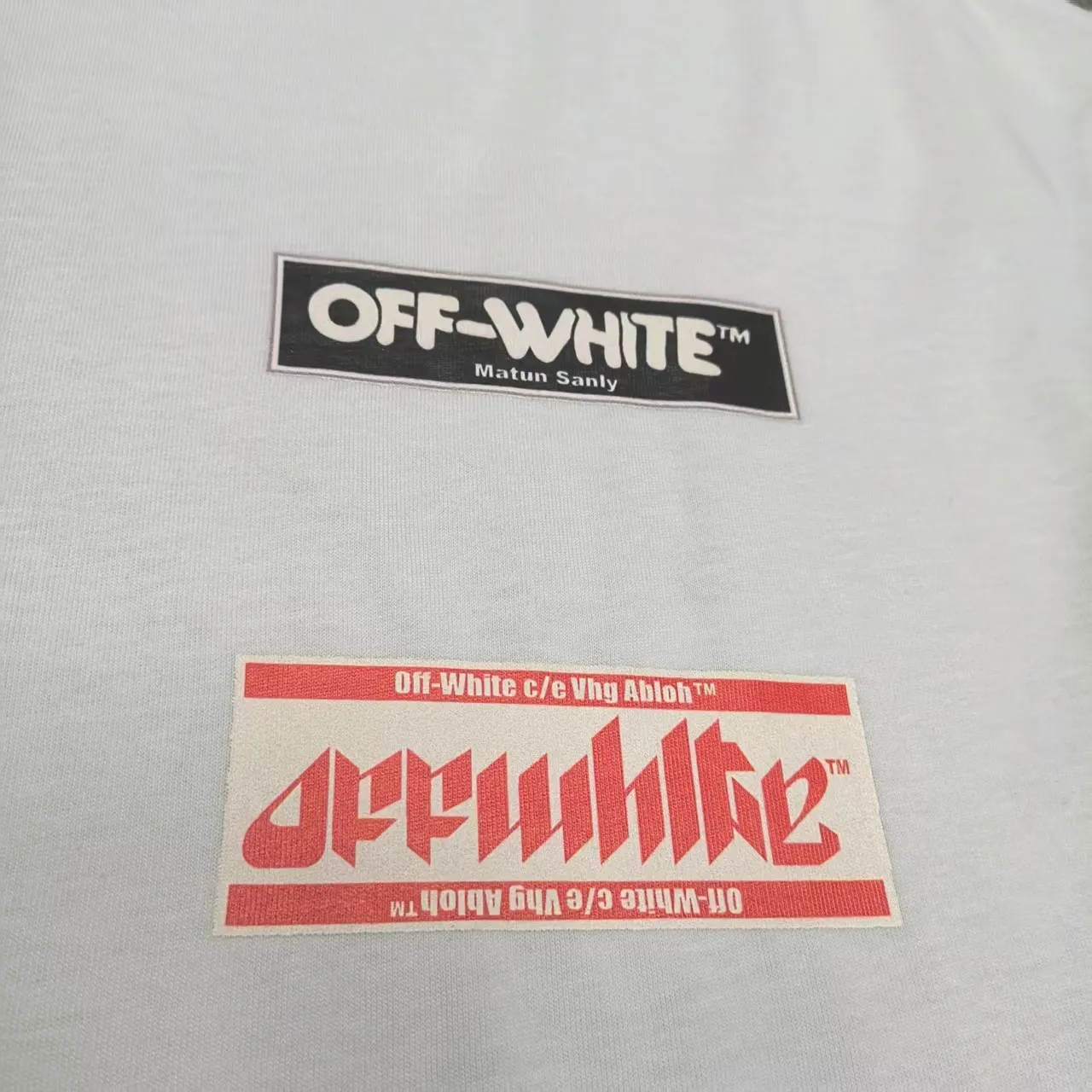 The top proven version OFF-WHI* 25SS new printed short-sleeves, loose fit, the same style for male and female couples stars. American designer Virgil Abloh founded the luxury street brand Off-White based on the pop culture of the younger generation. Walking between street culture and high-end fashion, contemporary elements are used to interpret youth culture, and fine workmanship is used to interpret trendy clothing. Photos, paintings and eye-catching graphic printing are all sources of inspiration for the designer. 32 counts of 260g double yarn pure cotton fabric, the printing uses Kornit digital direct injection technology, and the picture is clear. The white glue base ensures the firmness of the printing, and machine washing is stress-free - 1:1 original mold opening, ZP development, perfectly restored to the original version, produced by a large factory, not produced by a small factory on the market, fine wiring, top-notch craftsmanship, welcome to compare - A full set of customized accessories for collar labels, hang tags, and wash water labels - Exclusive logo packaging - No matter age, body shape or gender, it is very suitable for both men and women. All details are real photos, buy with confidence. Color: Black White Size: S-XL P;120
